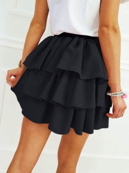 Къса пола на волани в черен цвят