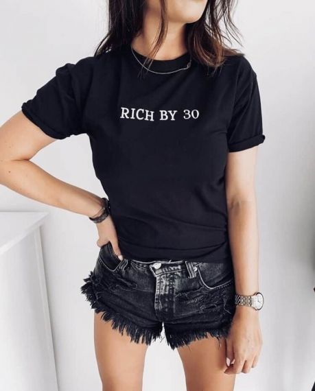 Черна тениска 'Rich by 30'