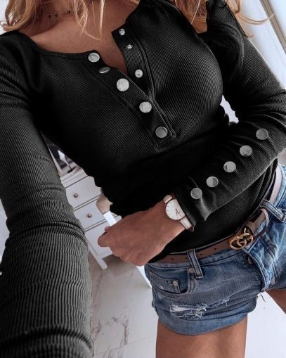 Черна еластична блуза с копчета
