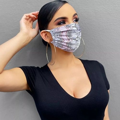 Предпазна маска за лице със змийски принт