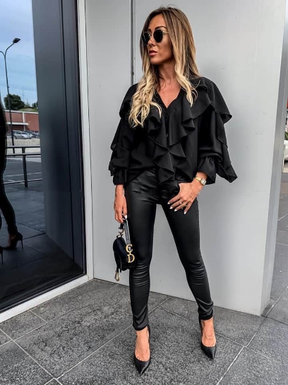 Елегантна черна блуза