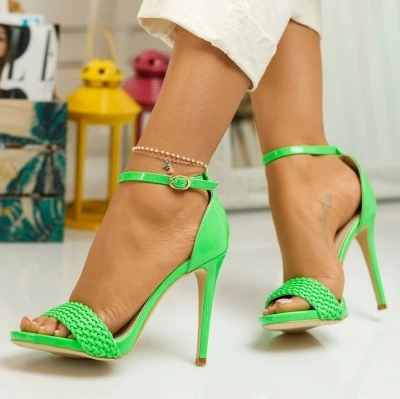 Дамски зелени сандали на ток