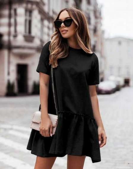 Атрактивна дамска рокля в черно