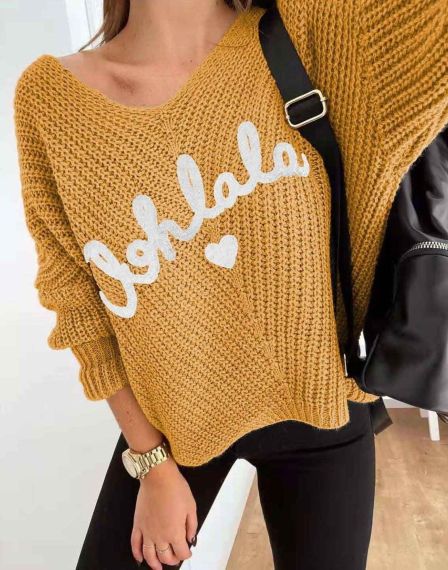 Дамски пуловер с надпис в цвят горчица