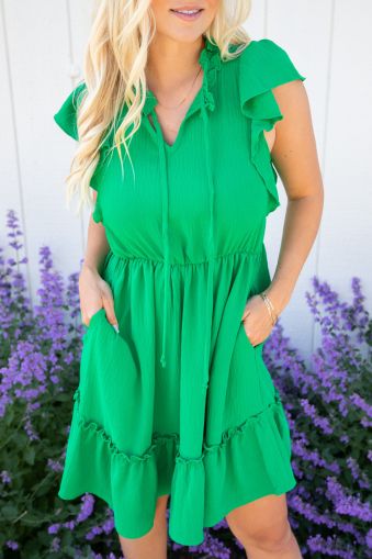 Дамска къса рокля в зелено с ефектни къдрички