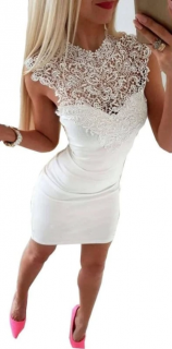 Елегантна бяла рокля с бродерии