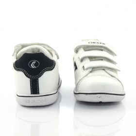Бебешки кожени обувки с лепки GEOX, бели