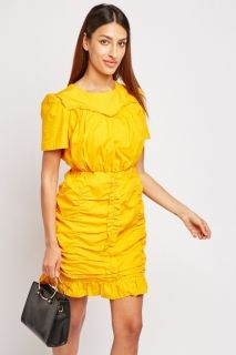 Жълта набрана мини рокля