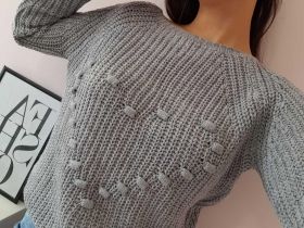 Сив пуловер с плетено сърце