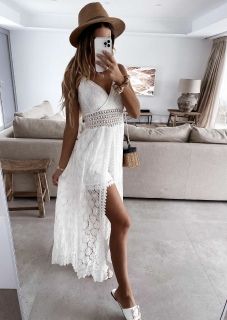 Дамска рокля с дантела в бяло