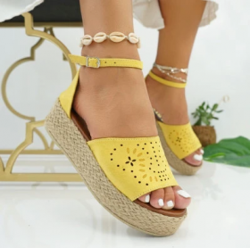 Дамски жълти сандали на платформа