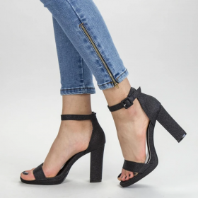 Дамски черни сандали на ток
