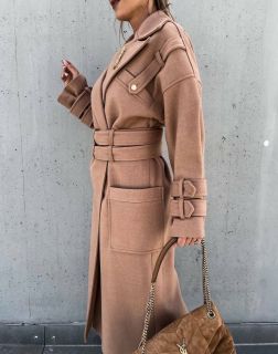 Стилно дамско палто с колан в цвят капучино