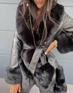 Ефектно дамско палто в черно