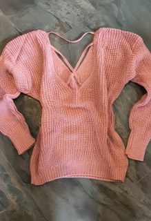 Дамски розов пуловер с гол гръб