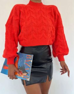 Къс дамски пуловер в оранжев цвят