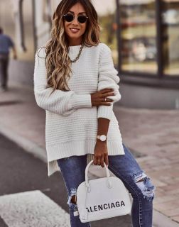 Атрактивен дамски пуловер в бяло