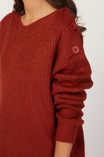 Плетен пуловер с копчета