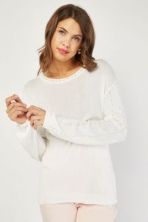 Блуза с перлено деколте и ръкави и изрязан гръб