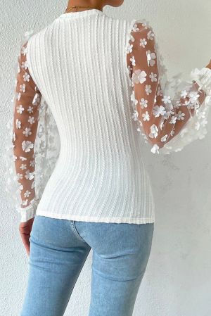 Дамска блуза в бяло с ефектен тюл на цветя