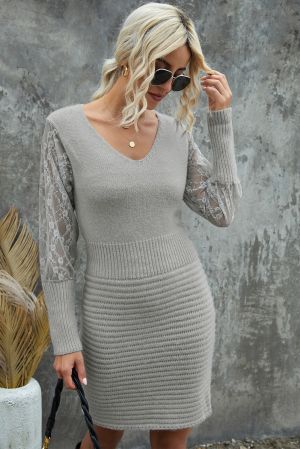 Дамска рокля тип пуловер в сиво с дълги дантелени ръкави
