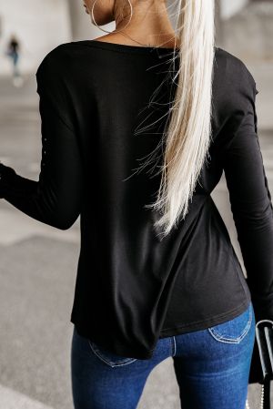 Дамска блуза в черен цвят с ефектни ръкави