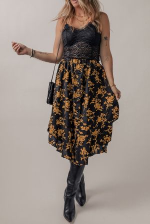 Дамска пола в черно с флорален принт