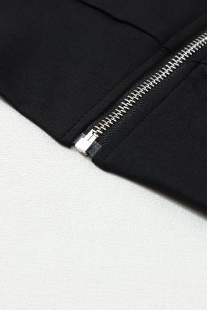 Дамско яке-бомбър в черен цвят с ефектни ръкави