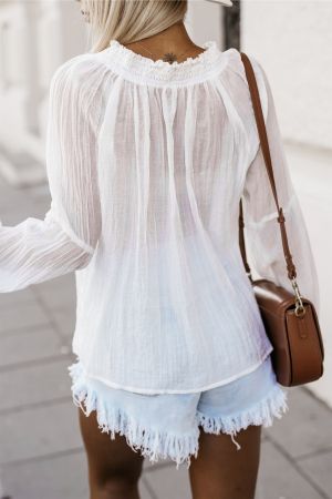 Дамска блуза в бяло с дълъг ръкав и връзки с пискюл