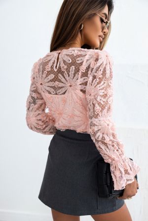 Дамска ефектна блуза в розово с дълъг ръкав