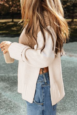 Дамски пуловер с 'color block' дизайн, поло яка и ефектна цепка