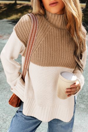 Дамски пуловер с 'color block' дизайн, поло яка и ефектна цепка