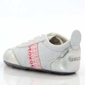 Бебешки обувки GEOX, бели със сребърно