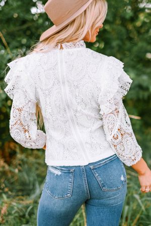 Дамска дантелена блуза в бяло с дълъг ръкав