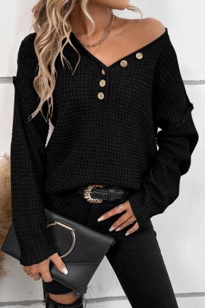 Дамски пуловер в черен цвят с ефектно деколте с копчета