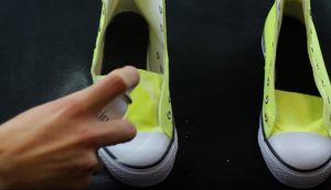 Coccinè Sneakers Power Cleaner Препарат за сухо отстраняване на мазни петна от кожа, велур и текстил, 100 ml