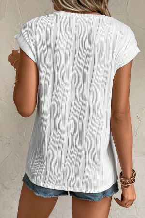 Дамска блуза в бяло с къс ръкав и ефектна текстура