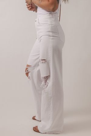 Дамски дънки в бяло с права кройка и широки крачоли