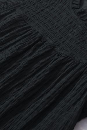 Дамски топ в черно, с къдрички и ефектна текстура