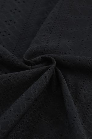Дамска блуза в черно с дълъг ръкав и V-образно деколте с контрастна бродерия