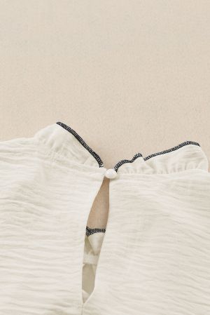 Дамски елегантен топ в мръсно бяло, с контрастни шевове