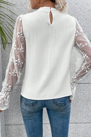 Дамска елегантна блуза в бяло с ръкави от тюл