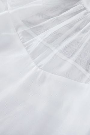 Дамска елегантна блуза в бяло с къс ръкав