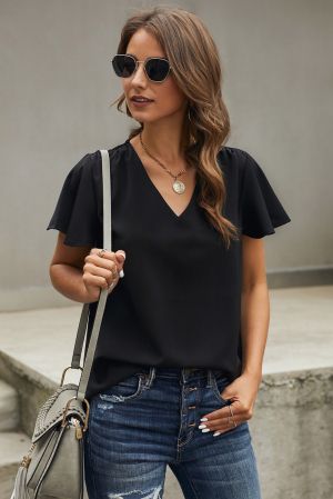 Дамска блуза в черен цвят с V-образно деколте и къси ръкави