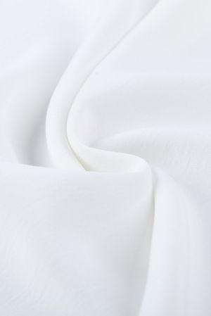 Дамска блуза в бяло с ефектни свободни ръкави
