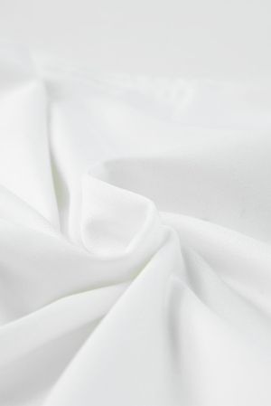 Дамско боди в бяло с дълги дантелени ръкави