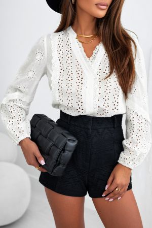 Дамска памучна блуза в бяло с дълъг ръкав и бродерия