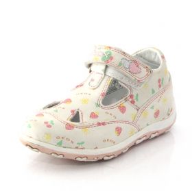 Бебешки обувки GEOX, бели на сърчица