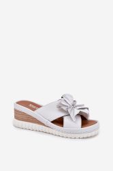 Дамски кожени чехли на платформа с декоративно цвете Step in Style, в сиво