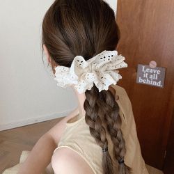 Скрънчи за коса с бродерия в светлобежово